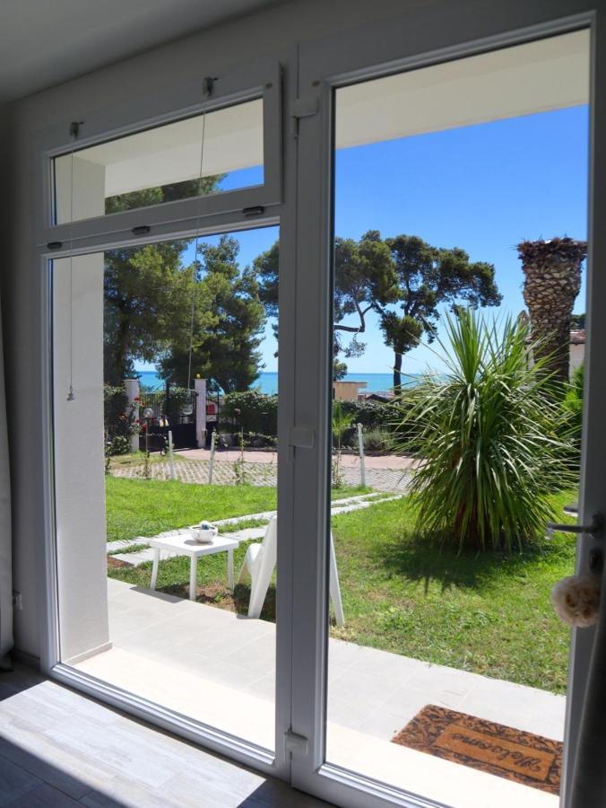 Villa Tropical フランカヴィッラ・アル・マーレ エクステリア 写真