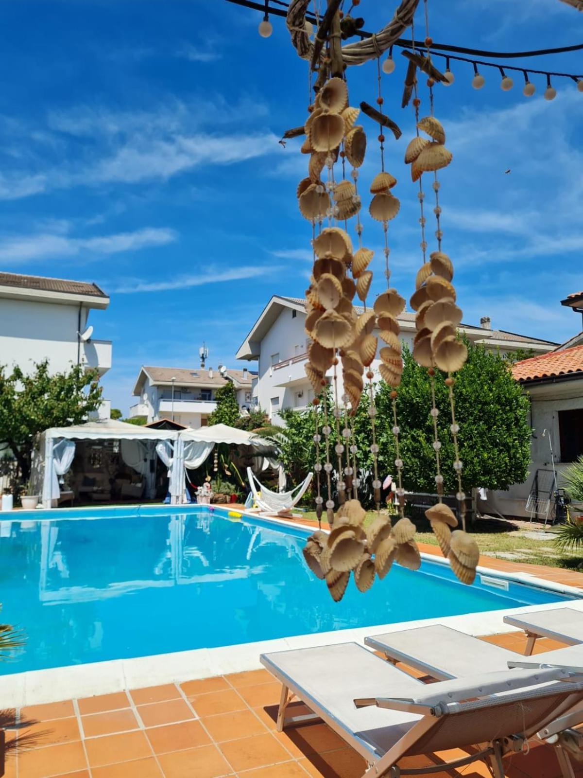 Villa Tropical フランカヴィッラ・アル・マーレ エクステリア 写真