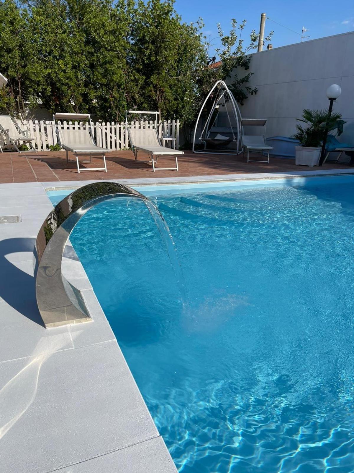 Villa Tropical フランカヴィッラ・アル・マーレ エクステリア 写真