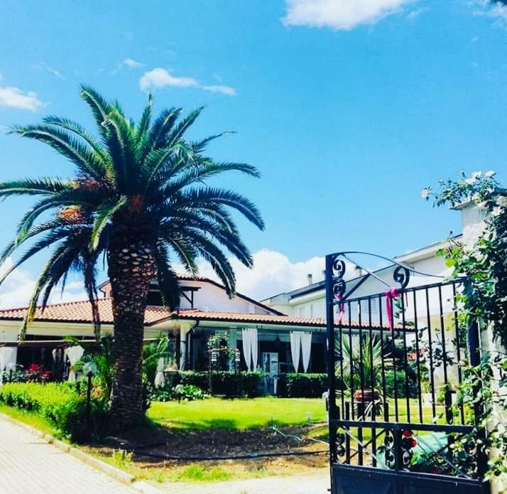 Villa Tropical フランカヴィッラ・アル・マーレ エクステリア 写真